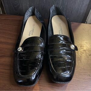 Women’s Loafer 2 inch Heel size 6